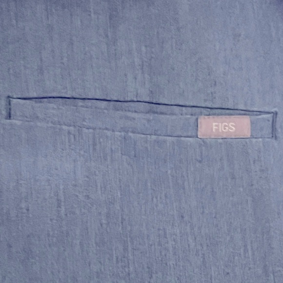Figs - Heather Denim Casma - Medium.  Two front pockets. - Picture 3 of 4